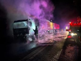Judiação: Corpo de Bombeiros combate incêndio em carreta carregada com soja