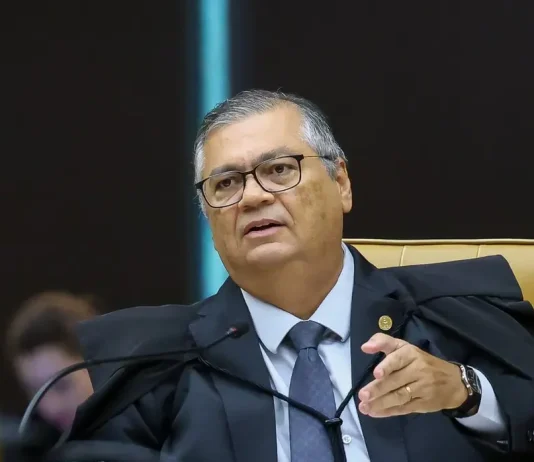 Dino reintegra Andrei Rodrigues ao comando da Polícia Federal