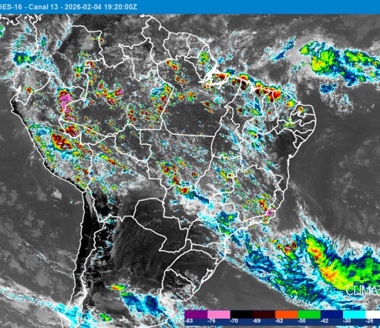 Fevereiro começa com chuva intensa no Brasil e especialistas detalham os fatores atmosféricos por trás do cenário