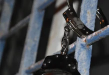 Homem de 68 anos é preso após tentar matar vítima com facão