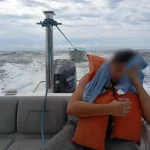 Polícia Ambiental do Paraná resgata barco à deriva no litoral