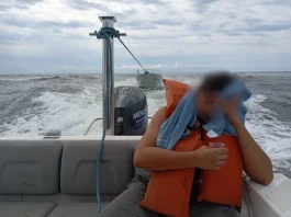 Polícia Ambiental do Paraná resgata barco à deriva no litoral