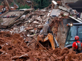 Tempestades em Minas Gerais deixam ao menos 30 mortos e escolas atingidas