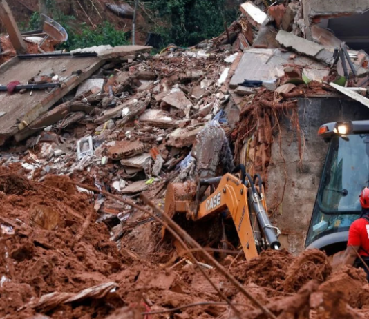 Tempestades em Minas Gerais deixam ao menos 30 mortos e escolas atingidas
