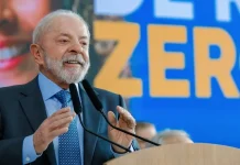 Médico diz que cirurgia de Lula foi bem-sucedida em São Paulo