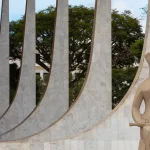 Moraes autoriza prisão domiciliar de Bolsonaro por 90 dias