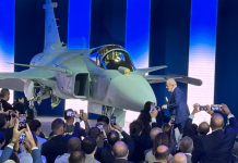 Brasil recebe primeiro Gripen F-39E totalmente montado no país