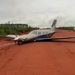 Avião faz pouso forçado em MT e pista é interditada após acidente