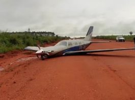 Avião faz pouso forçado em MT e pista é interditada após acidente
