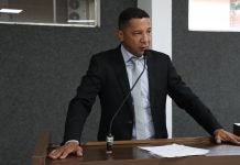 Claudinei cobra obras, critica gestão escolar e alerta limpeza