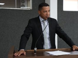 Claudinei cobra obras, critica gestão escolar e alerta limpeza