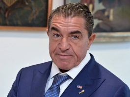 Conselheiro de Trump afirma que as mulheres brasileiras são programadas para causar confusão.