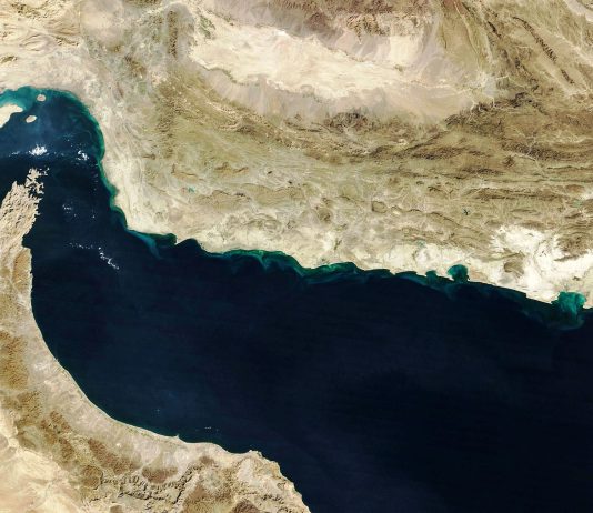 Irã autoriza passagem de navios com ajuda humanitária por Ormuz