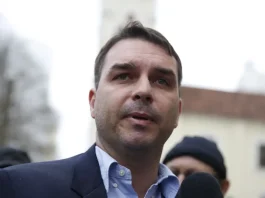 E a liberdade de expressão? Flávio Bolsonaro recorre à Justiça contra rede social X por campanha difamatória