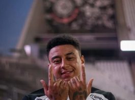 Lingard decide, Corinthians vence e larga na frente na Copa