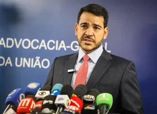 Lula envia ao Senado indicação de Messias ao STF