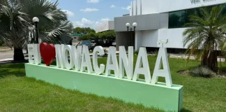 Motorista embriagado causa acidente em cruzamento de avenida