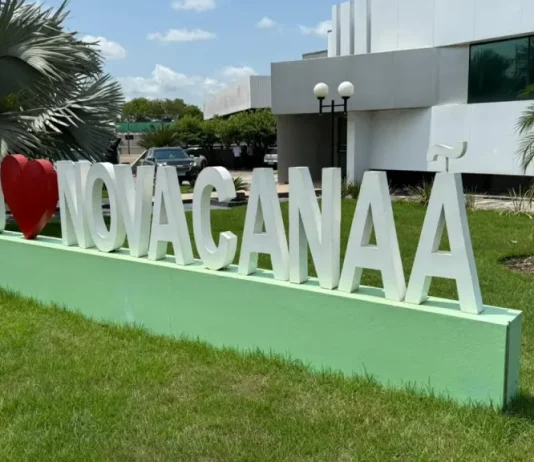 Motorista embriagado causa acidente em cruzamento de avenida