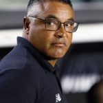 Pressão explode no Morumbi e técnico do São Paulo resiste