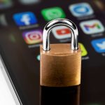 Rede social deve reativar contas bloqueadas sem notificação prévia