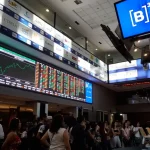 Brasil ganha destaque entre emergentes com queda do dólar