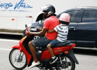 Criança na moto: regras em vigor no Brasil e o que pode dar infração gravíssima
