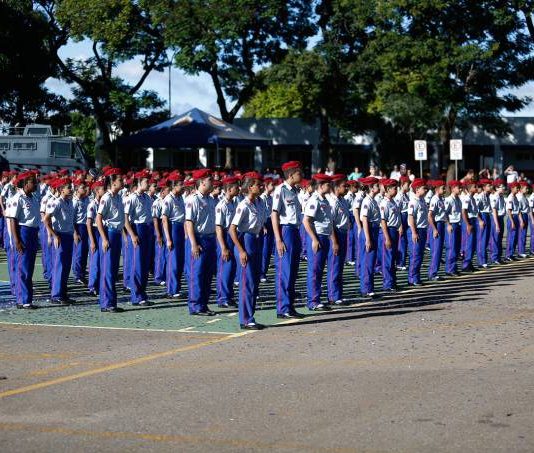 Justiça suspende escola cívico-municipal e município gaúcho anuncia recurso