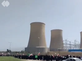 Iranianos formam corrente humana em usinas após ameaças