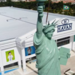 MP aciona Havan e São Luís por estátua da Liberdade em avenida