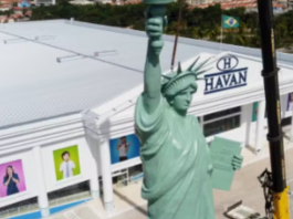 MP aciona Havan e São Luís por estátua da Liberdade em avenida