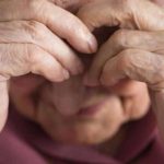 Filho embriagado invade casa e ameaça mãe em Colíder