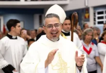 Padre sorteado em rifa que ele próprio organizou ganha carro em SC