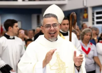 Padre sorteado em rifa que ele próprio organizou ganha carro em SC