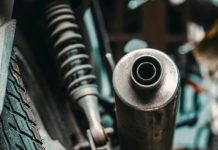 Motocicleta furtada é recuperada em estrada rural de Nova Canaã do Norte