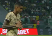 Zagueiro do Jacuipense faz gesto de “roubo” após expulsão contra o Palmeiras