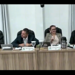 Tem vídeo: Gesto de vereadora em sessão viraliza e gera polêmica no CE