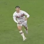 Corinthians vence São Paulo em clássico marcado por polêmicas