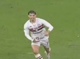 Corinthians vence São Paulo em clássico marcado por polêmicas