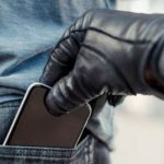 Homem é suspeito de furtar celular de colega em jogo de futebol