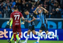 Grêmio vira sobre o Santos em jogo eletrizante de cinco gols