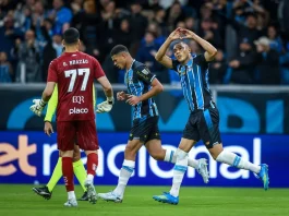 Grêmio vira sobre o Santos em jogo eletrizante de cinco gols