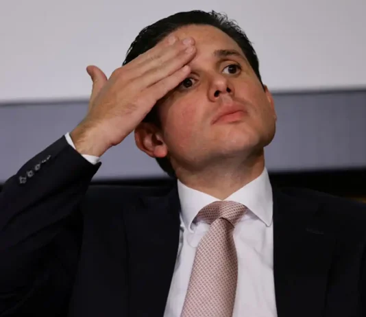 Presidente da Câmara autoriza repasse de milhões em emendas de ex-deputado Eduardo Bolsonaro