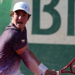 João Fonseca vira jogo épico em Roland Garros e pega Djokovic