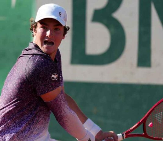 João Fonseca vira jogo épico em Roland Garros e pega Djokovic