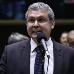 Lindbergh vai ao STF para exigir CPMI do Banco Master