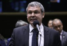 Lindbergh vai ao STF para exigir CPMI do Banco Master
