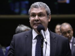 Lindbergh vai ao STF para exigir CPMI do Banco Master