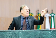 O fundo do poço é logo ali! Deputado pede porte de arma no plenário após tensão em Goiás