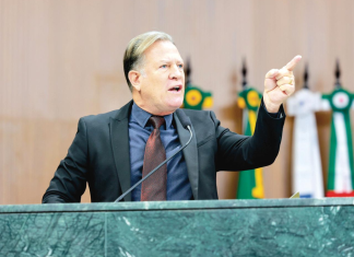 O fundo do poço é logo ali! Deputado pede porte de arma no plenário após tensão em Goiás
