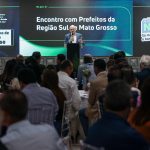 Governador defende ação conjunta entre Estado e municípios para ampliar atenção básica, creches e frota escolar